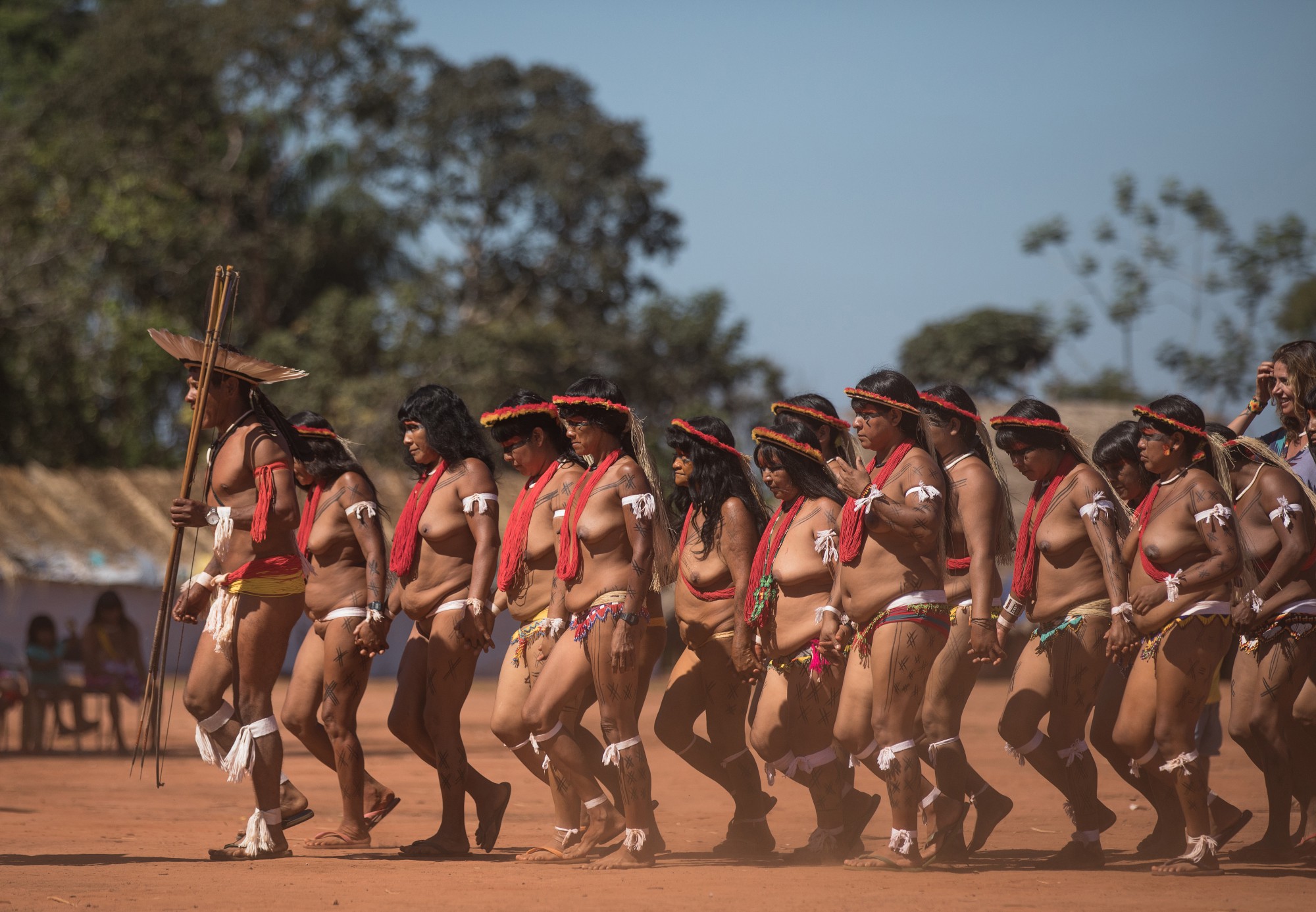 Imagem da festa de 10 anos do Movimento das Mulheres Yarang, celebrada em 2019 na aldeia Moygu, no Parque Indígena do Xingu (MT).