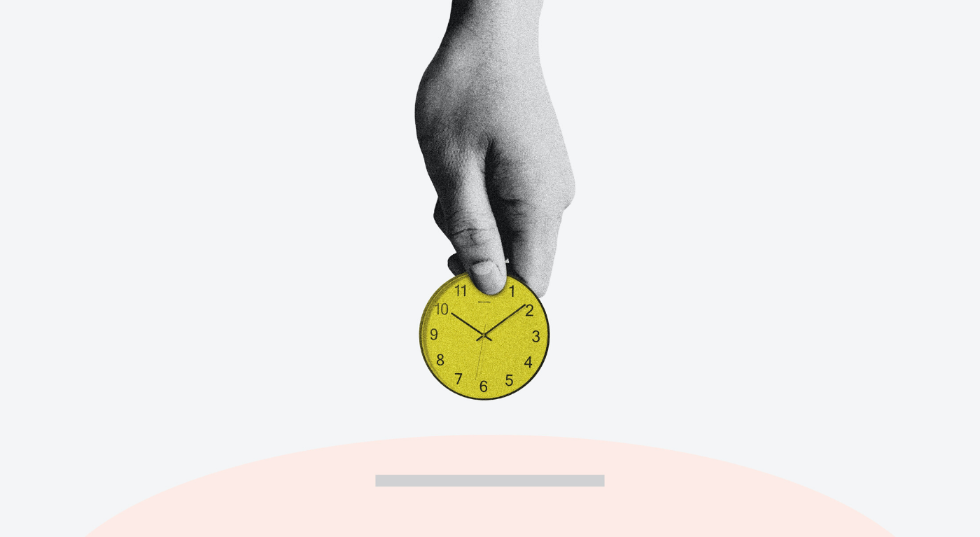 Imagem de capa do post Tempo é Dinheiro mão segurando relógio e colocando no cofre