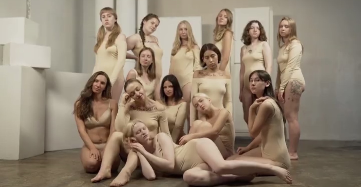 Modelos da campanha contra padrão de beleza russo