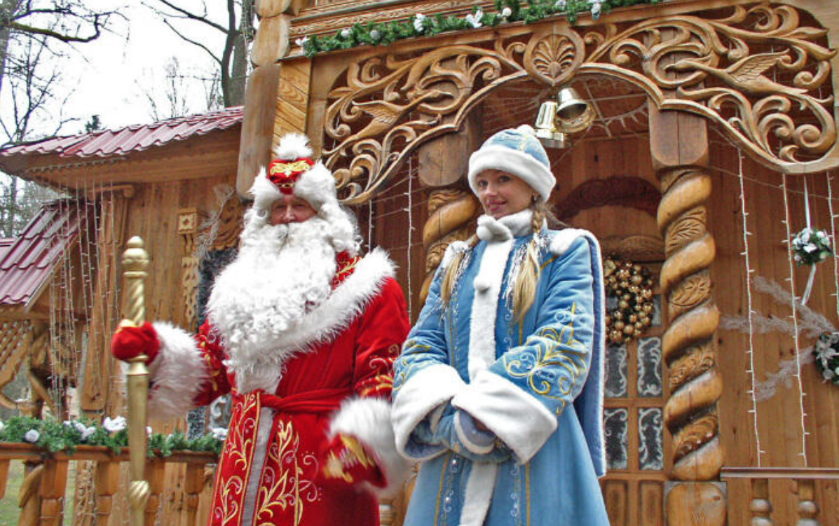 Principais personagens do Natal na Rússia: o Avö do Gelo e sua sobrinha. 
